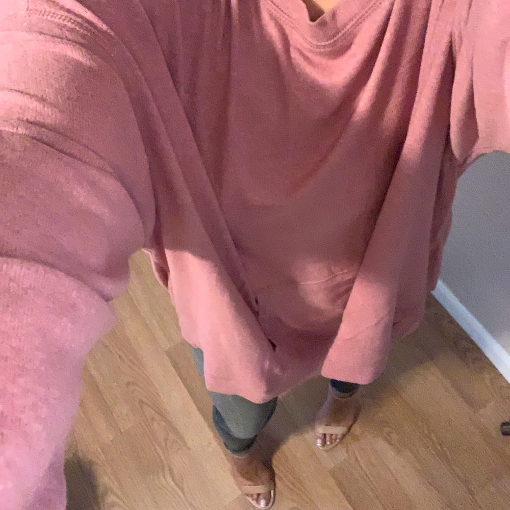 New๐Ultra soft kangaroo Rose pocket top - Picture 6 of 8